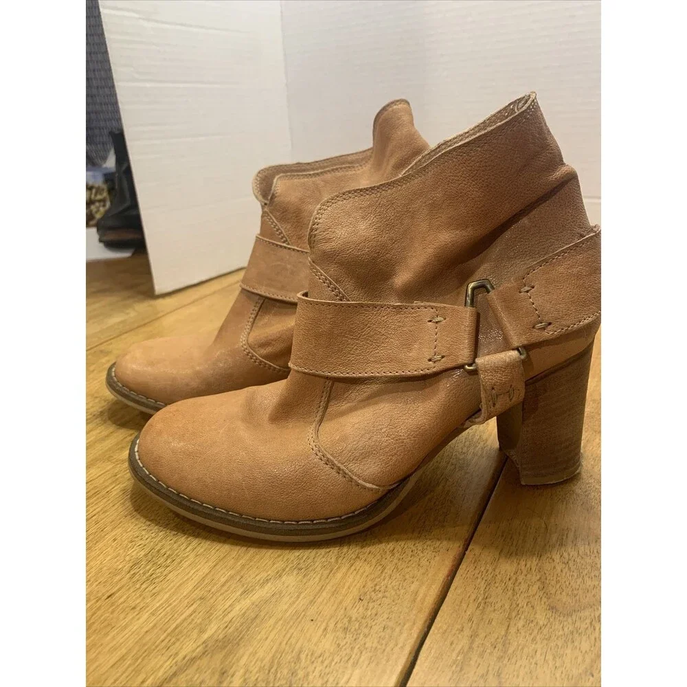 Sundance Boots Womens 7.5 US 38 EU Tan Harness Ankle Bootie Leather Stacked Heel
